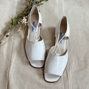 Vintage Trotters White Poppy Sandals